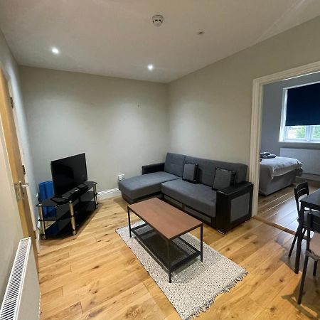 Lovely 1 Bedroom Apartment With On Street Parking ลอนดอน ภายนอก รูปภาพ