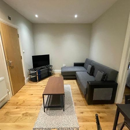 Lovely 1 Bedroom Apartment With On Street Parking ลอนดอน ภายนอก รูปภาพ