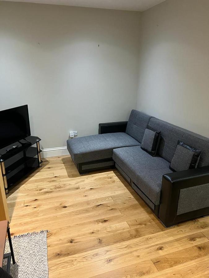 Lovely 1 Bedroom Apartment With On Street Parking ลอนดอน ภายนอก รูปภาพ