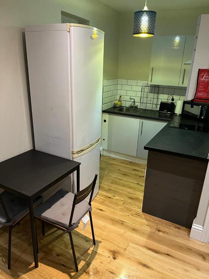 Lovely 1 Bedroom Apartment With On Street Parking ลอนดอน ภายนอก รูปภาพ