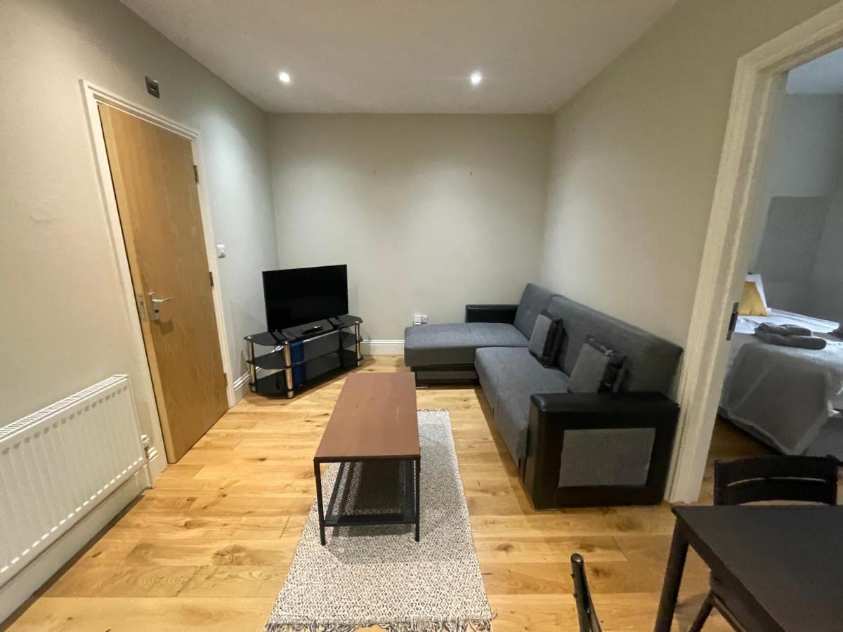 Lovely 1 Bedroom Apartment With On Street Parking ลอนดอน ภายนอก รูปภาพ